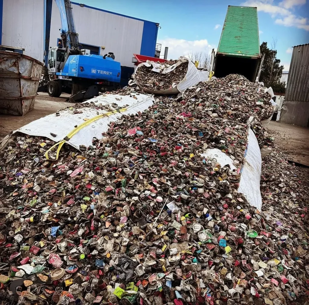 cans-recycling-pile
